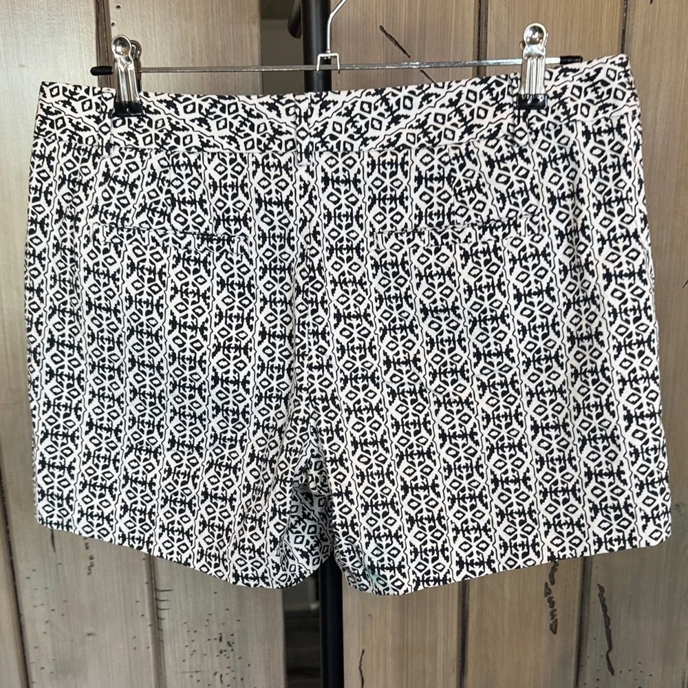 Banana Republic Black & White Geometric Print Shorts - Picture 2 of 4